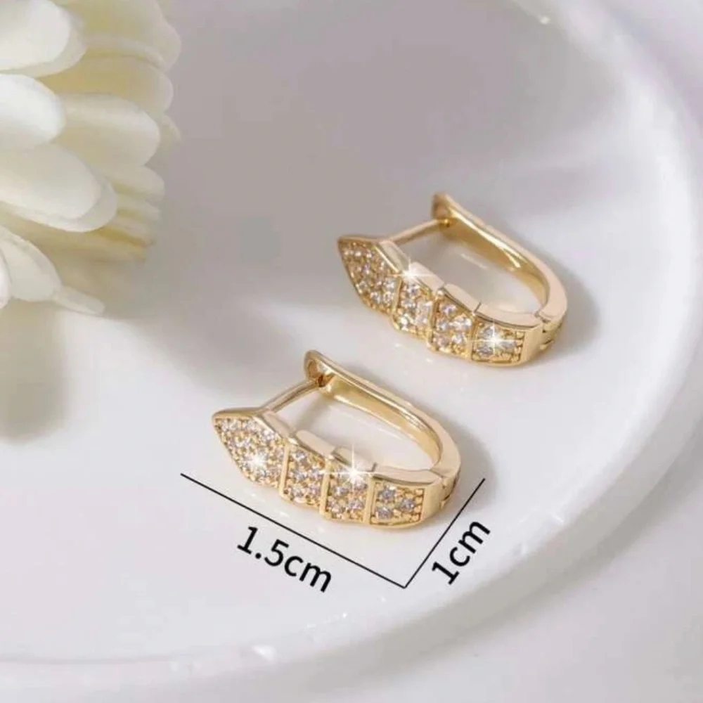 🎁 Add to bundle $7 🎁 NWT Zircon Cooper decor hoop earring - Picture 2 of 3